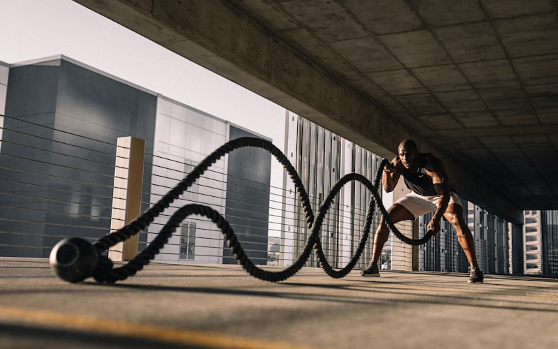 中国足球超级联赛中超直播 - 上海海港与山东泰山激烈比赛画面